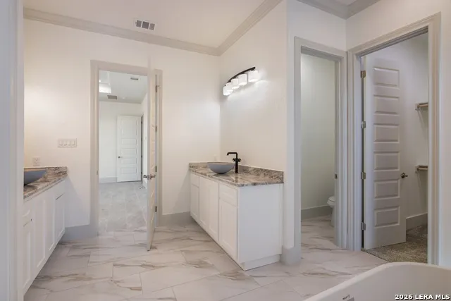 252 Venado Oaks Castroville, TX 78009