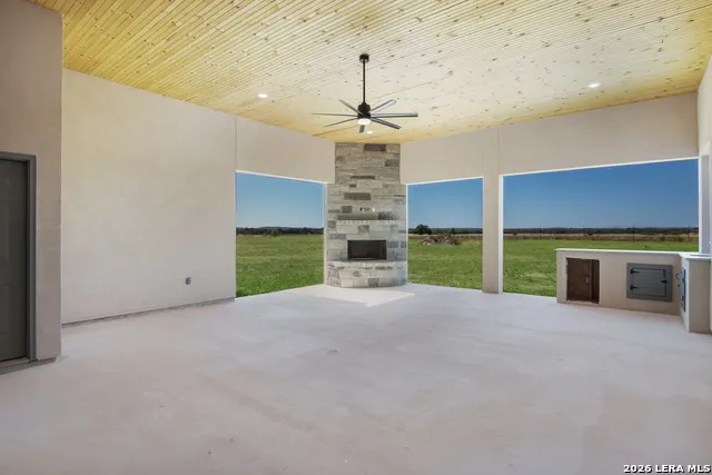 252 Venado Oaks Castroville, TX 78009
