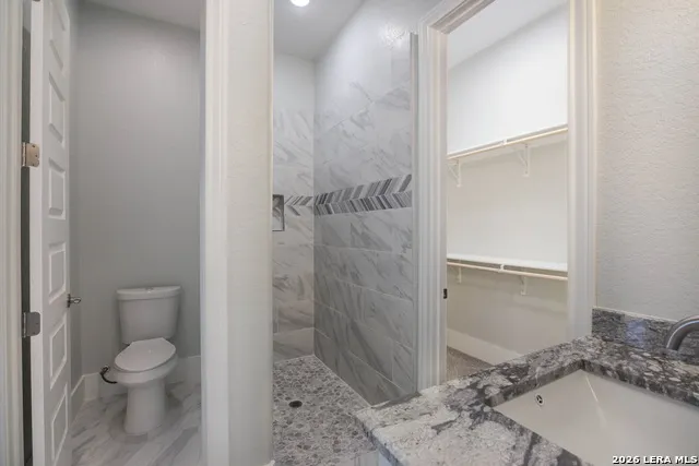 252 Venado Oaks Castroville, TX 78009