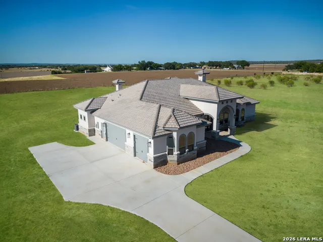 252 Venado Oaks Castroville, TX 78009