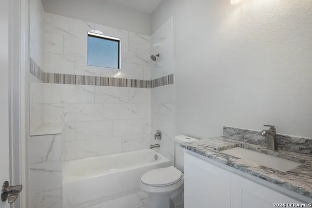 252 Venado Oaks Castroville, TX 78009