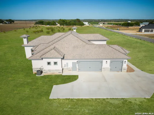 252 Venado Oaks Castroville, TX 78009