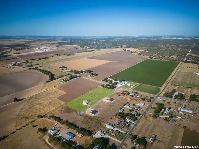 252 Venado Oaks Castroville, TX 78009