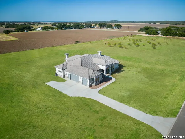 252 Venado Oaks Castroville, TX 78009