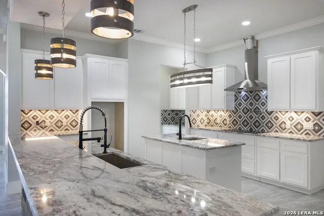 252 Venado Oaks Castroville, TX 78009