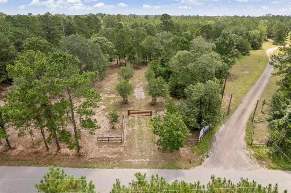 1 County Road 302 Plantersville, TX 77363