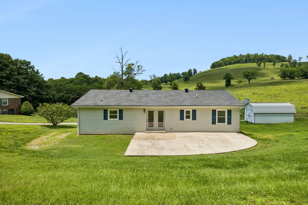 14 Morris Ln Pleasant Shade, TN 37145