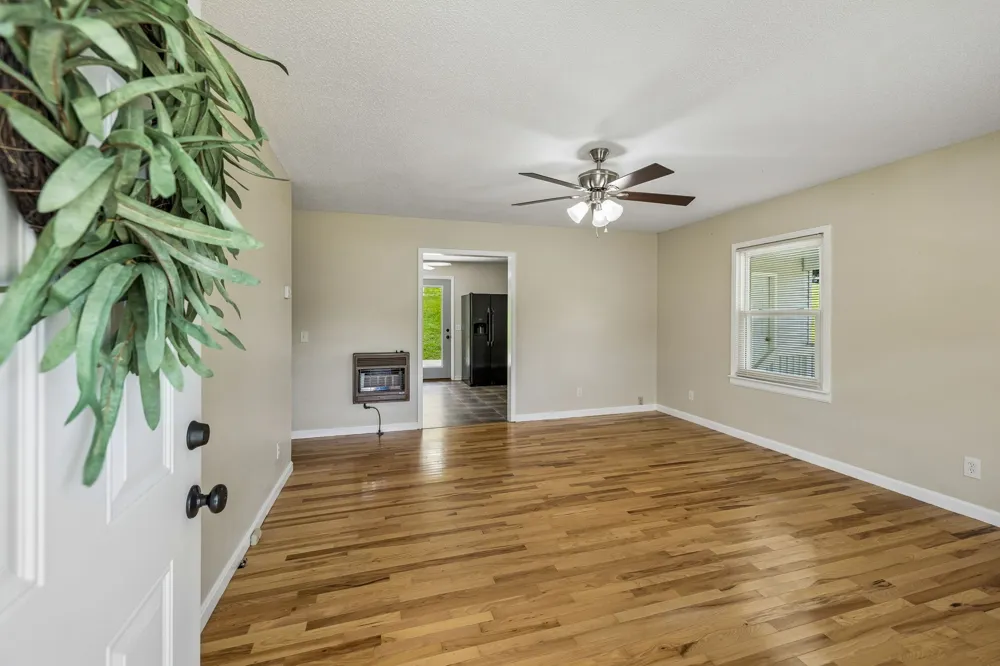 14 Morris Ln Pleasant Shade, TN 37145