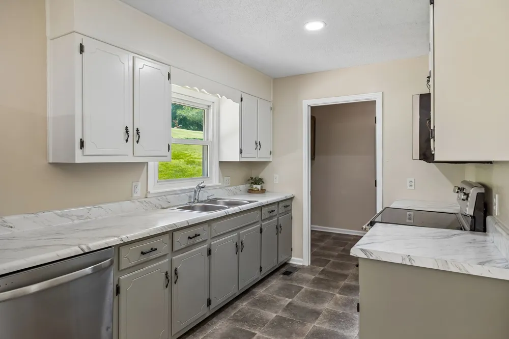 14 Morris Ln Pleasant Shade, TN 37145