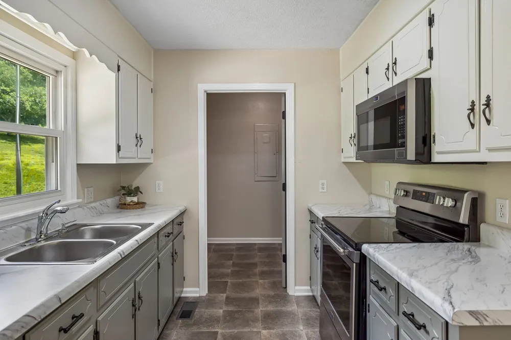 14 Morris Ln Pleasant Shade, TN 37145