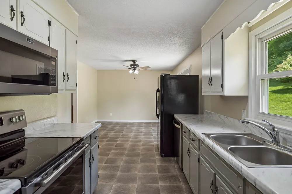 14 Morris Ln Pleasant Shade, TN 37145