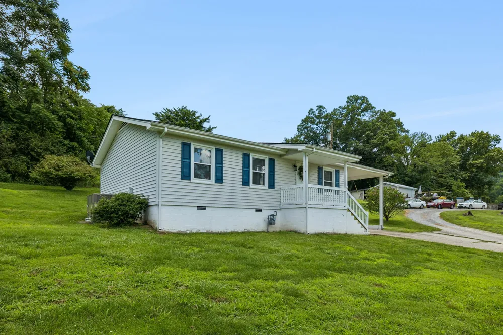 14 Morris Ln Pleasant Shade, TN 37145