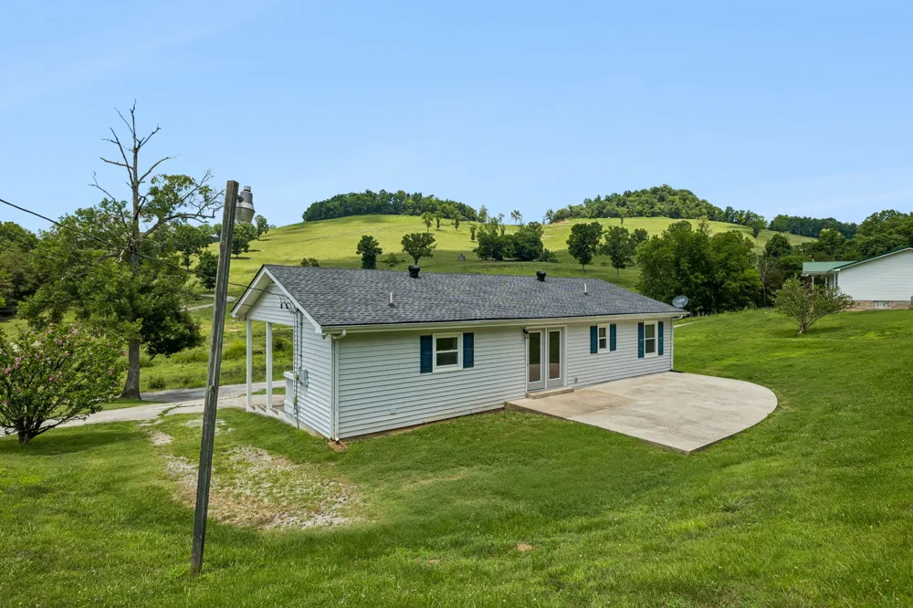 14 Morris Ln Pleasant Shade, TN 37145