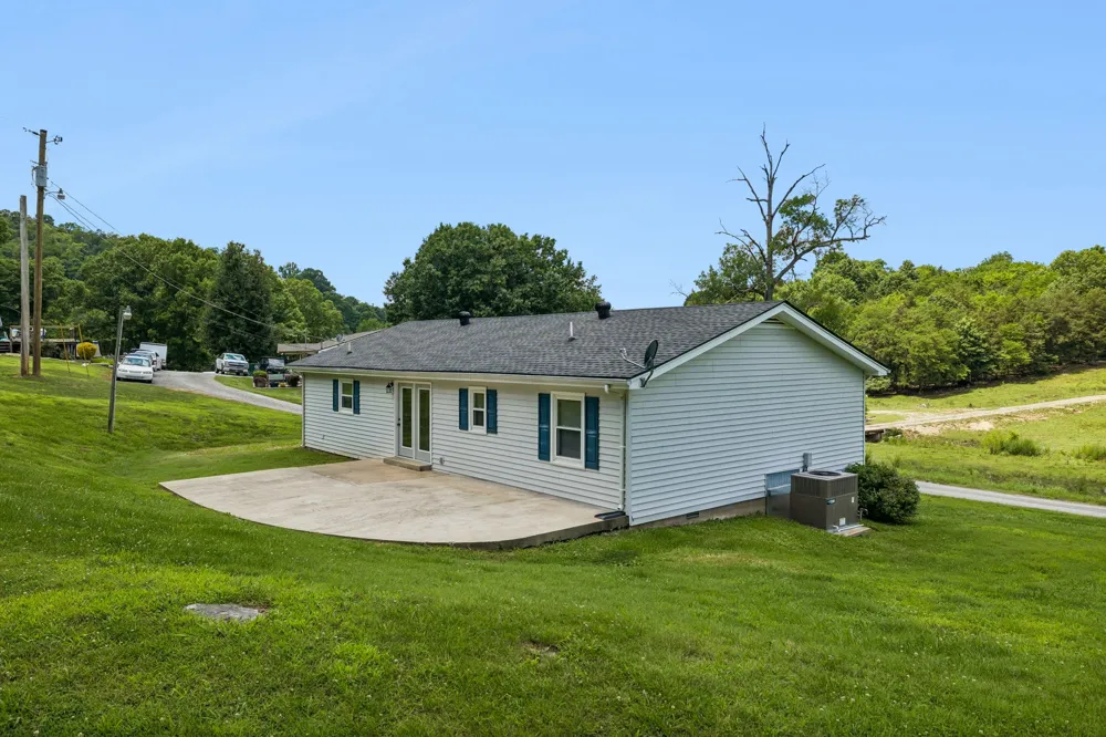 14 Morris Ln Pleasant Shade, TN 37145