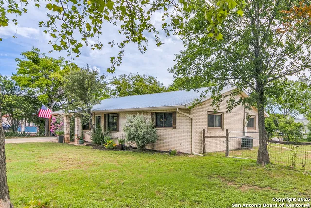 103 AMBER DR Comfort, TX 78013
