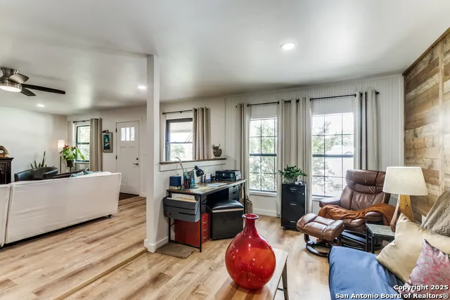 103 AMBER DR Comfort, TX 78013