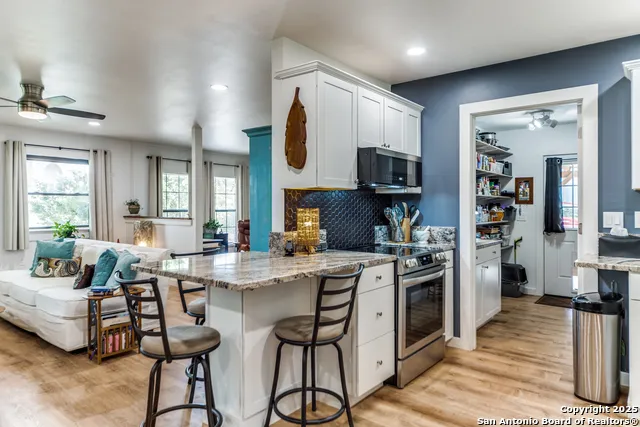 103 AMBER DR Comfort, TX 78013