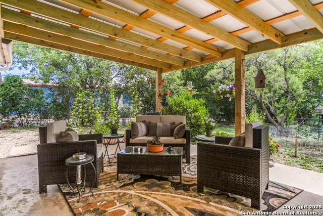 103 AMBER DR Comfort, TX 78013