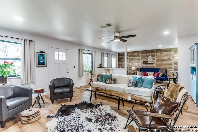103 AMBER DR Comfort, TX 78013