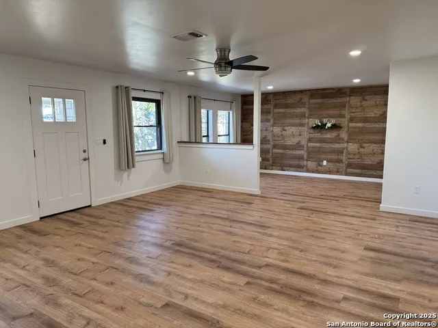103 AMBER DR Comfort, TX 78013