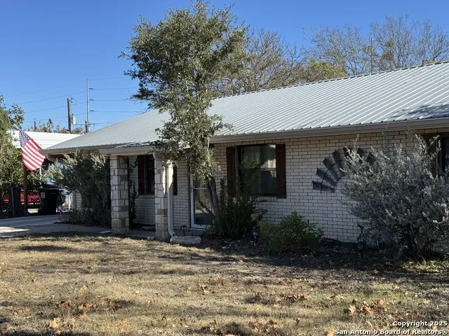 103 AMBER DR Comfort, TX 78013