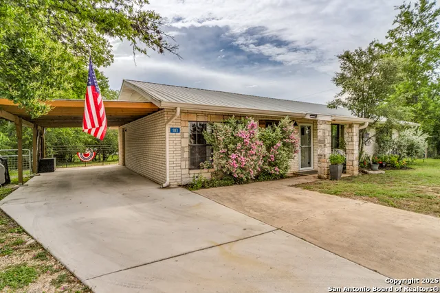 103 AMBER DR Comfort, TX 78013