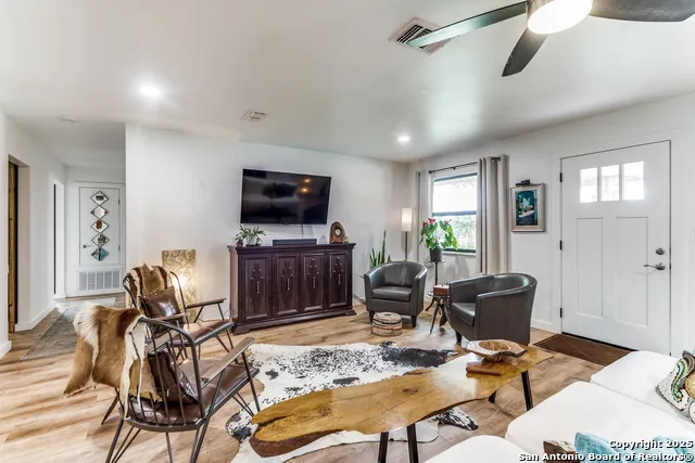 103 AMBER DR Comfort, TX 78013