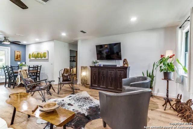 103 AMBER DR Comfort, TX 78013