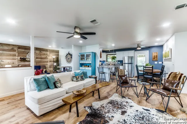 103 AMBER DR Comfort, TX 78013