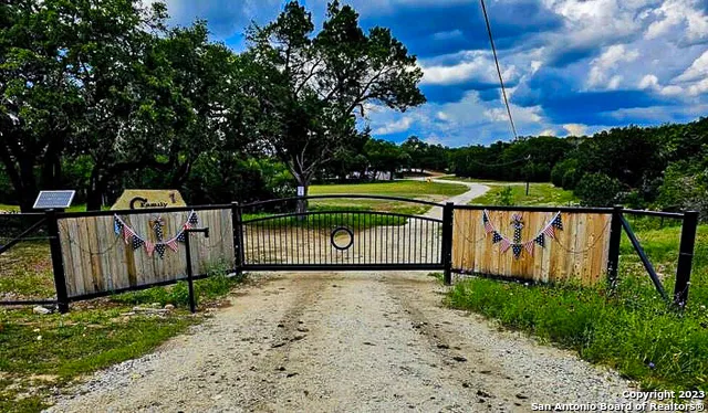 1841 Oak Meadows Canyon Lake, TX 78133