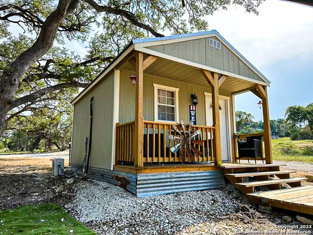 1841 Oak Meadows Canyon Lake, TX 78133