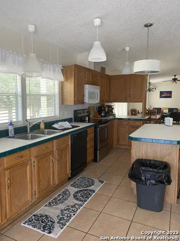 1841 Oak Meadows Canyon Lake, TX 78133