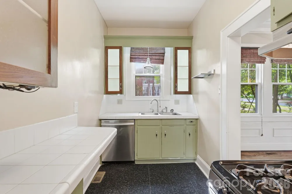916 Bromley Road Charlotte, NC 28207