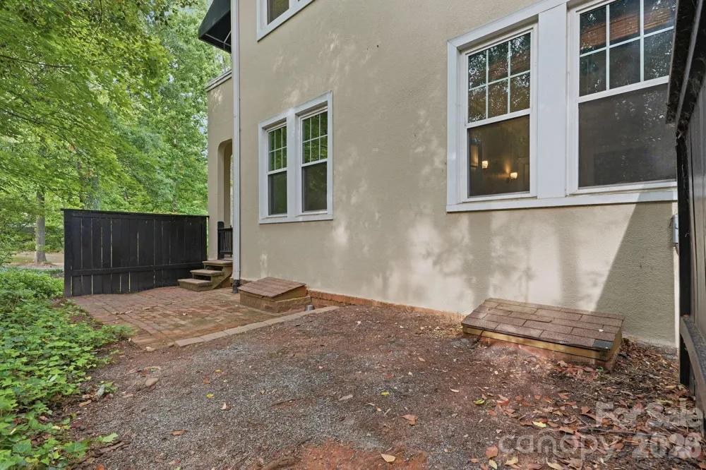 916 Bromley Road Charlotte, NC 28207