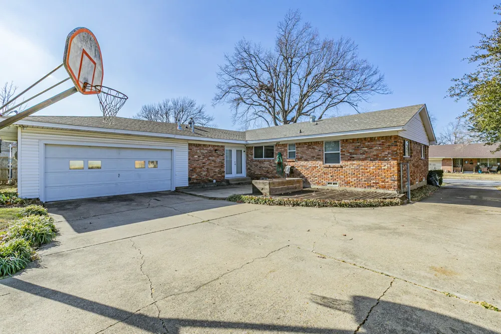3910 Douglas Drive Garland, TX 75041