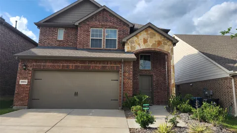 3904 Oak Creek Circle