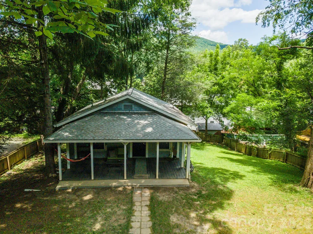 14 Border Street Black Mountain, NC 28711