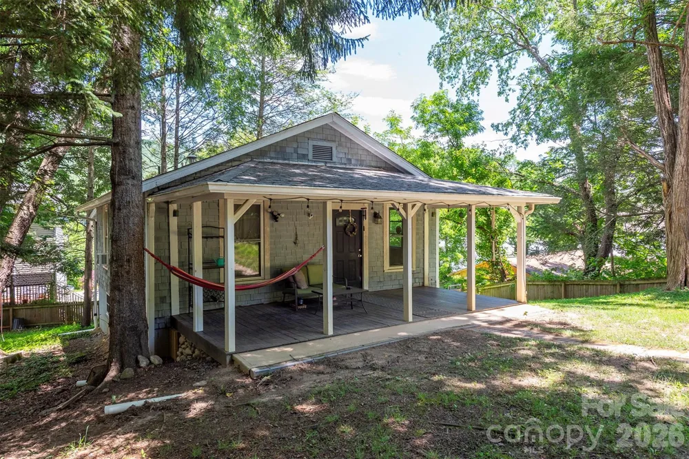 14 Border Street Black Mountain, NC 28711