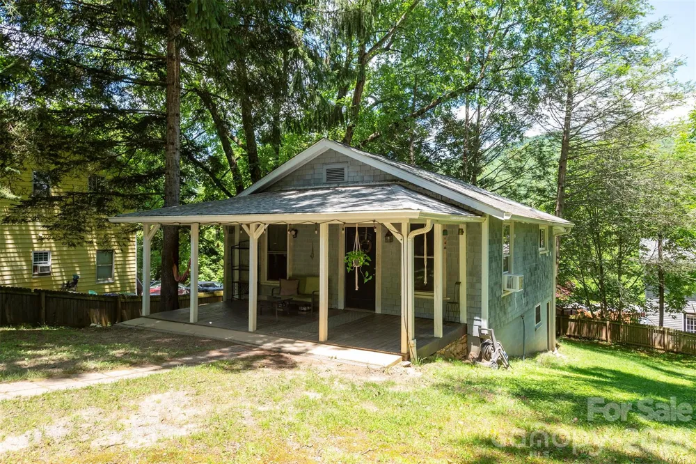 14 Border Street Black Mountain, NC 28711