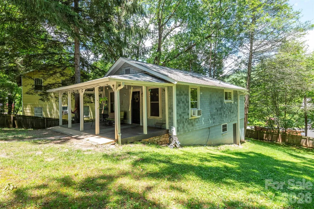 14 Border Street Black Mountain, NC 28711