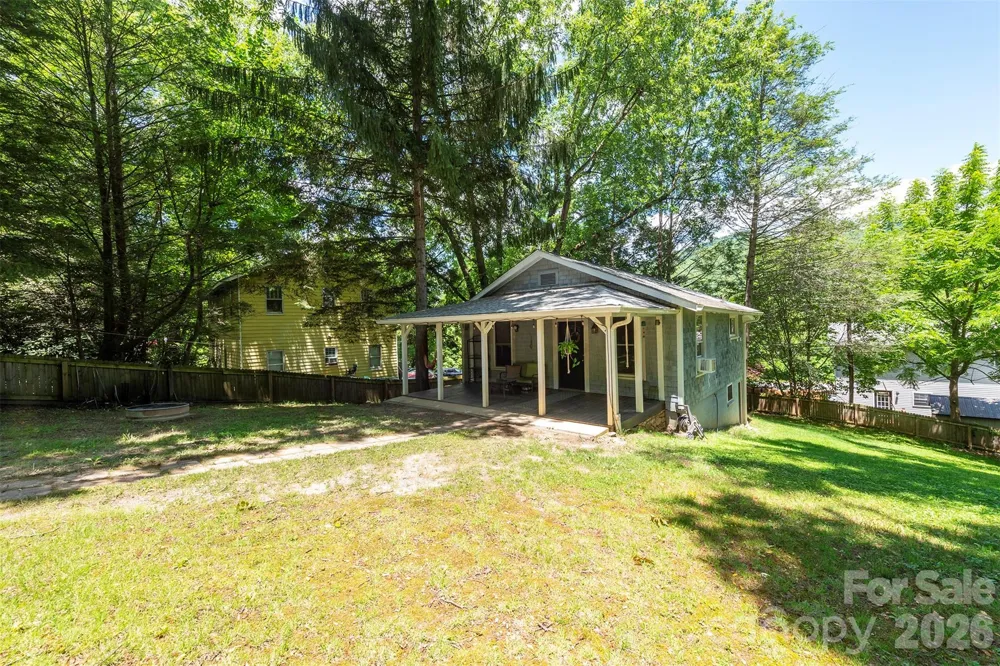 14 Border Street Black Mountain, NC 28711