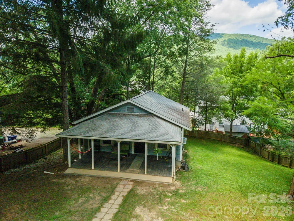 14 Border Street Black Mountain, NC 28711