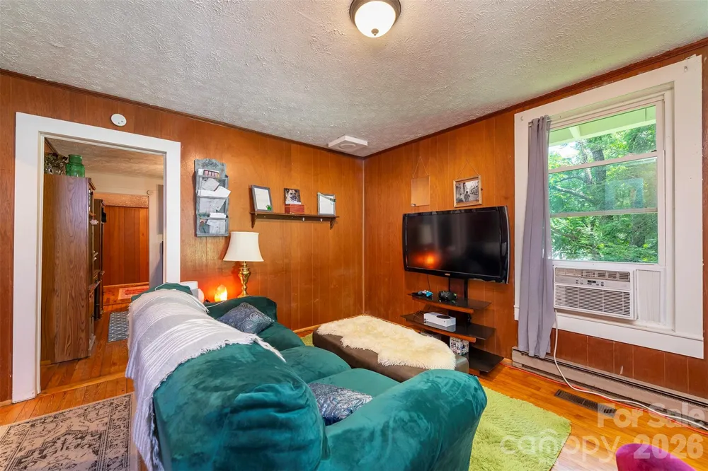 14 Border Street Black Mountain, NC 28711