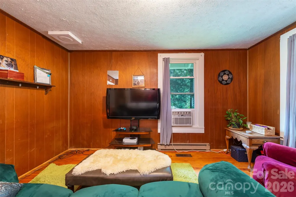 14 Border Street Black Mountain, NC 28711