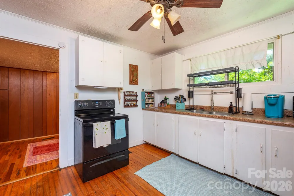 14 Border Street Black Mountain, NC 28711