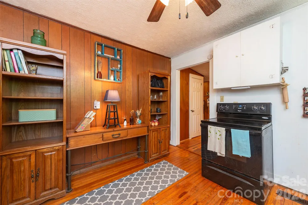 14 Border Street Black Mountain, NC 28711