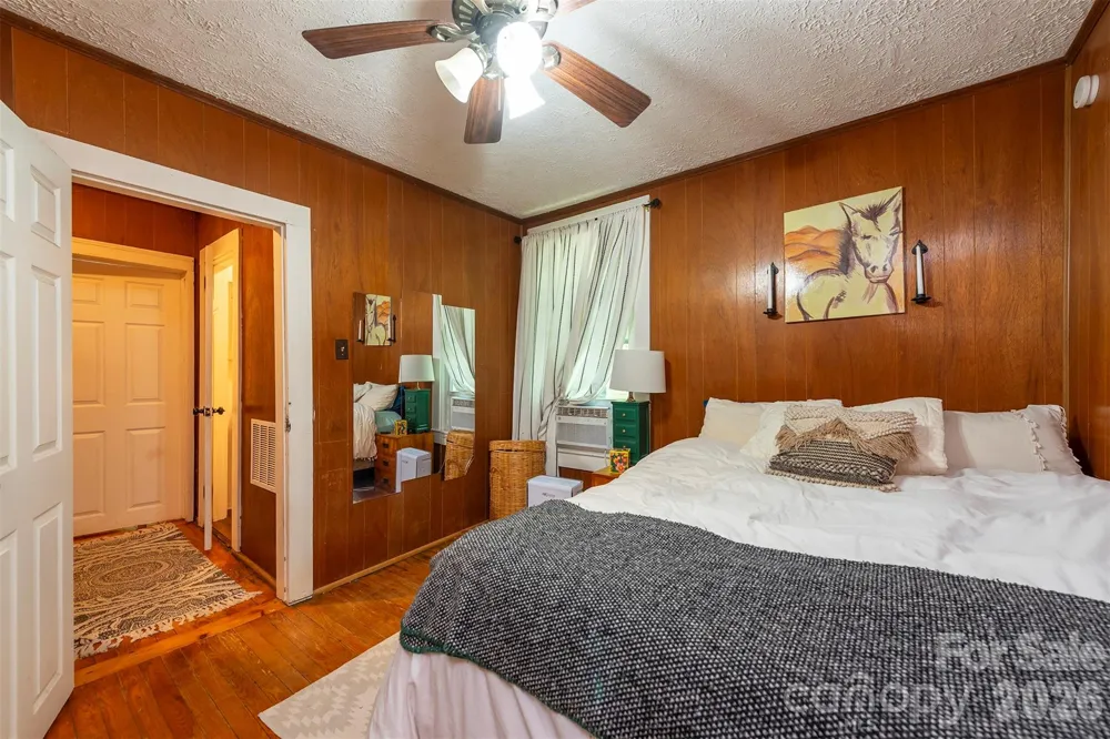 14 Border Street Black Mountain, NC 28711