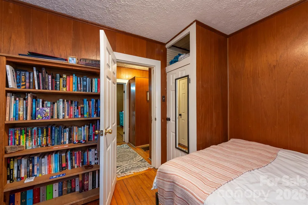14 Border Street Black Mountain, NC 28711
