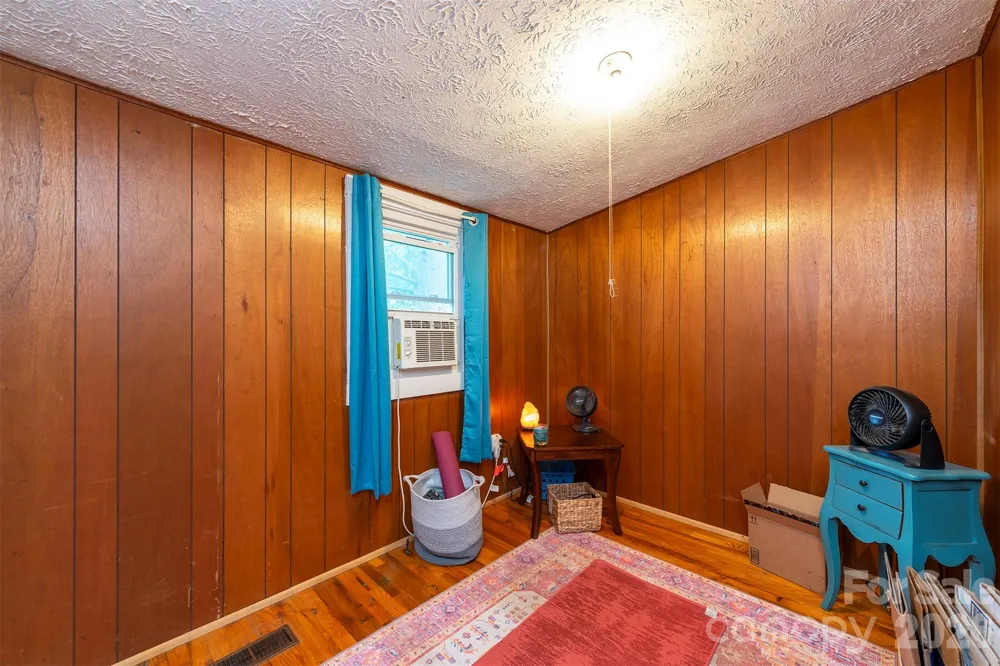 14 Border Street Black Mountain, NC 28711