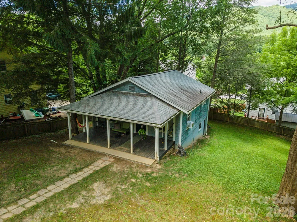 14 Border Street Black Mountain, NC 28711